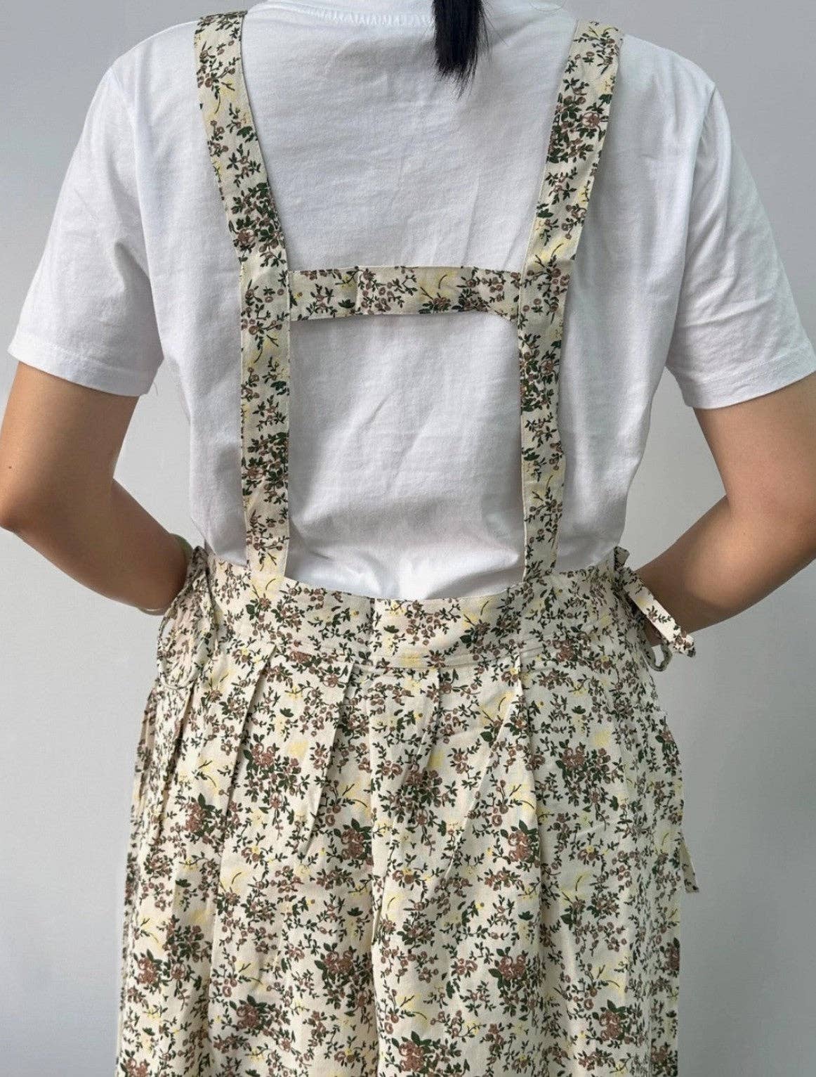Cotton Flower Apron: Coffee (dark tan)