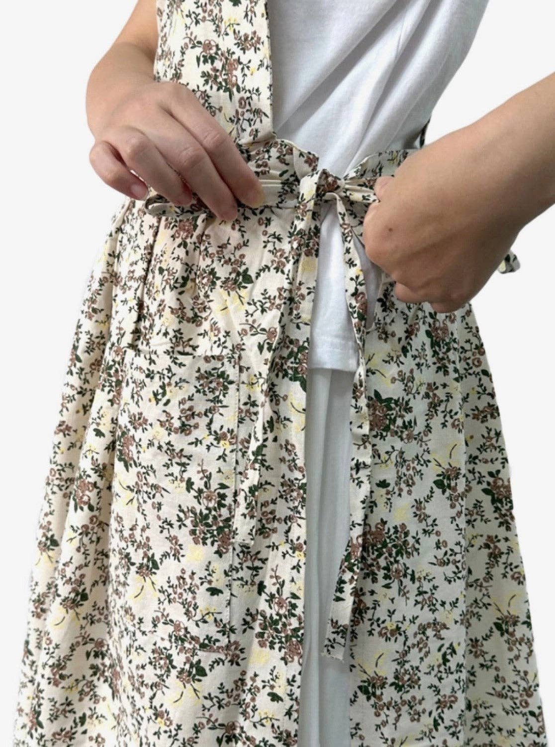 Cotton Flower Apron: Coffee